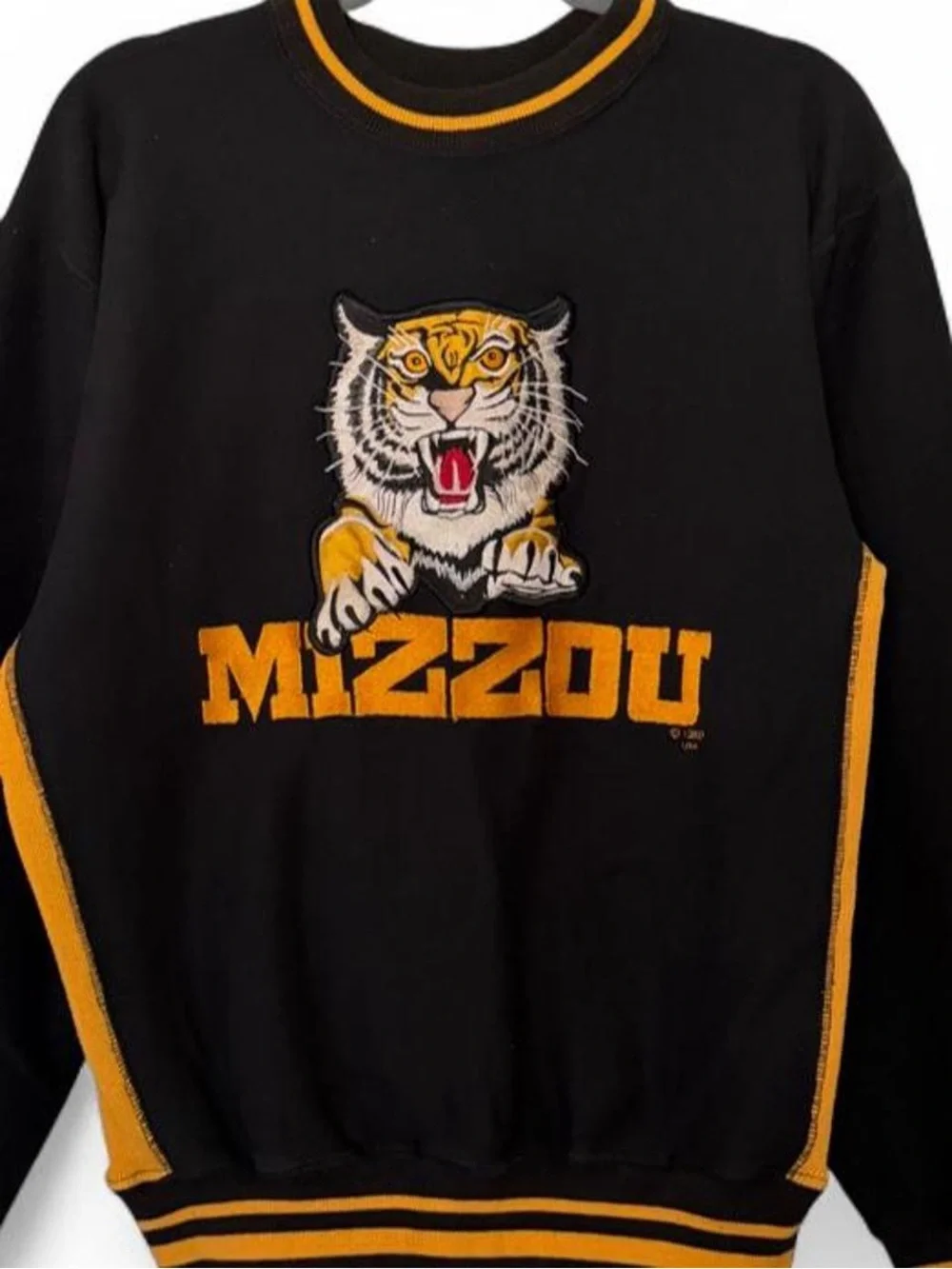Vintage 1980s Missouri Mizzou Tigers embroidered sweatshirt size small